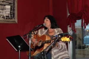 Barb Munro gives an acoustic set on March 28, 2015. Photo credit Bea Rutledge